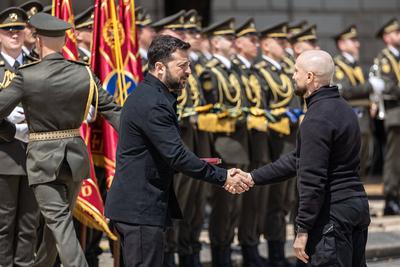Ukrainian President, Volodymyr Zelenskyy, awards distinguished individuals the highest state awards-stock-foto