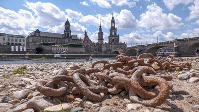 Deutschland droht in den n?chsten Tagen eine markante Hitzewelle. Bis knapp 40 °C sind m?glich. Schon jetzt ?chzt Deuts-stock-foto