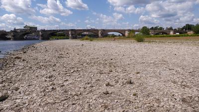 Deutschland droht in den n?chsten Tagen eine markante Hitzewelle. Bis knapp 40 °C sind m?glich. Schon jetzt ?chzt Deuts-stock-foto