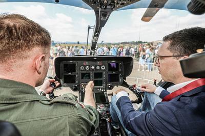 Zehntausende Besucher beim Tag der Bundeswehr in B?ckeburg-stock-foto