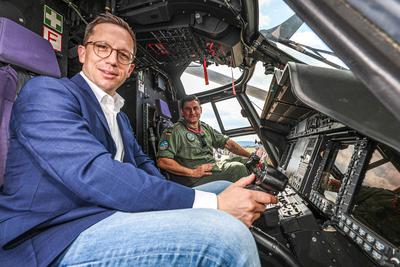 Zehntausende Besucher beim Tag der Bundeswehr in B?ckeburg-stock-foto