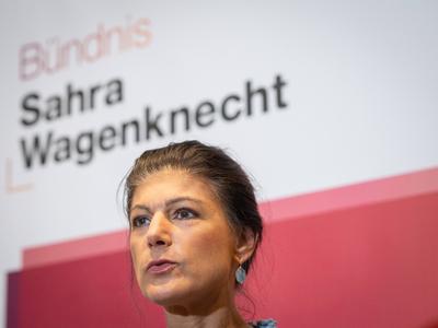 BSW ? B?ndnis Sahra Wagenknecht ? Klausurtagung von Parteivorstand und Landesvorsitzenden ? Pressestatement zum Ende der Tagung ?-stock-foto