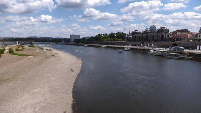 Deutschland droht in den n?chsten Tagen eine markante Hitzewelle. Bis knapp 40 °C sind m?glich. Schon jetzt ?chzt Deuts-stock-foto