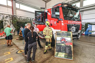 Zehntausende Besucher beim Tag der Bundeswehr in B?ckeburg-stock-foto