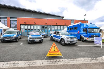 Zehntausende Besucher beim Tag der Bundeswehr in B?ckeburg-stock-foto