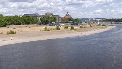 Deutschland droht in den n?chsten Tagen eine markante Hitzewelle. Bis knapp 40 °C sind m?glich. Schon jetzt ?chzt Deuts-stock-foto