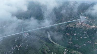 World Highest Bridge Huajiang Canyon Bridge-stock-foto