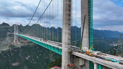 World Highest Bridge Huajiang Canyon Bridge-stock-foto