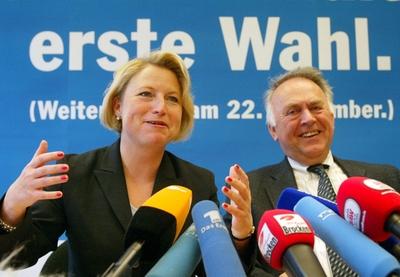 FDP Landesvorsitzende Cornelia Pieper links und CDU Landesvorsitzender Wolfgang Boehmer rechts b-stock-foto