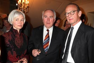 Richard von Weizsaecker zum 90. Geburtstag Wolfgang Boehmer mit Frau Brigitte und Hans Juergen Braeutigam - Bundespraesi-stock-foto