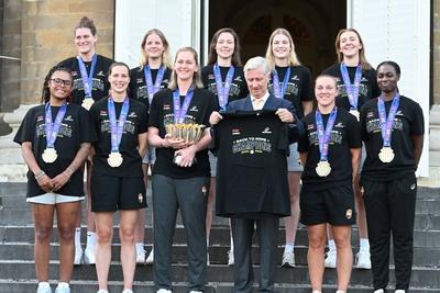 King Philippe Receives The Belgian Cats-stock-foto