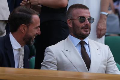 SIR GARETH SOUTHGATE I SIR DAVID BECKHAM W TRAKCIE PIERWSZEJ RUNDY NA WIMBLEDON 2025-stock-foto