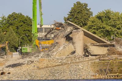 Abbruch der Carolabr?cke in Dresden-stock-foto