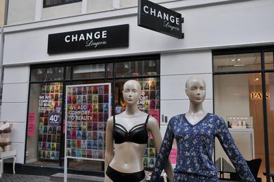 Copenhagen, Denmark,29 September 2020, Mannequins staged infron of Change Lingerie stor on streoget in capital. (Photo..-stock-foto