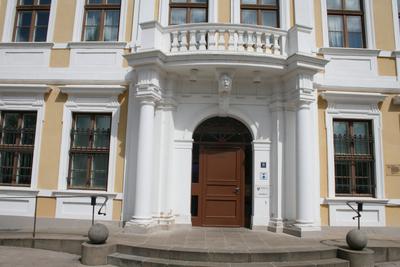 Landtagsgebäude von Sachsen-Anhalt Fassade des Landtages von Sachsen-Anhalt am Domplatz in Magdeburg *** Landtag buildin-stock-foto