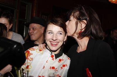 77/ Meret Becker & Monika Hansen (Mutter), bei der Die fabelhafte Variete Show Premieren-Aftershow Party im Berliner Win-stock-foto