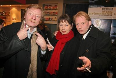 Film Ein Ganz Gewoehnlicher Jude 18.01.2006 Otto Sander, Monika Hansen und Ben Becker bei der Premiere zu dem Film - Ein-stock-foto