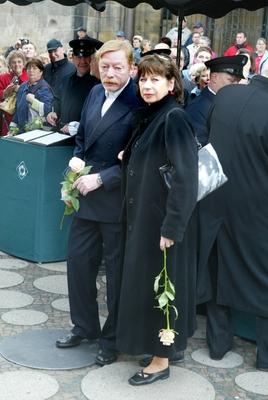 Juhnke Trauerfeier Copyright: IMAGO./Gerd, 09.04.2005, Thema: Beerdigung Harald Juhnke, Trauerfeier, in der Berliner Ged-stock-foto