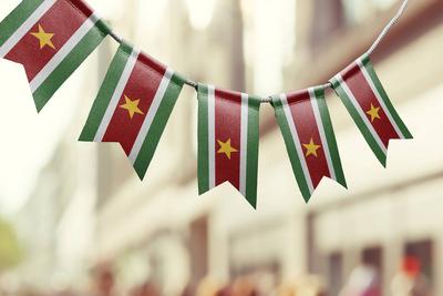 A garland of Suriname national flags on an abstract blurred background A garland of Suriname national flags on an abstra-stock-foto
