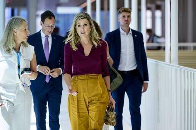 Queen Máxima pays working visit to Radboud University Medical Center, Nijmegen, The Netherlands-stock-foto