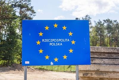 deutsch-polnische Grenze Deutschland, Usedom - 06.09.2019: Im Bild ist ein Schild mit der Aufschrift Rzeczpospolita Pol-stock-foto