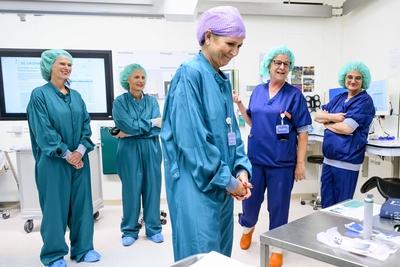 Queen Máxima pays working visit to Radboud University Medical Center, Nijmegen, The Netherlands-stock-foto