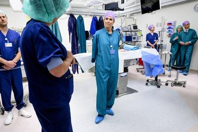 Queen Máxima pays working visit to Radboud University Medical Center, Nijmegen, The Netherlands-stock-foto