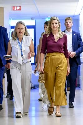 Queen Máxima pays working visit to Radboud University Medical Center, Nijmegen, The Netherlands-stock-foto