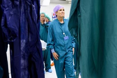 Queen Máxima pays working visit to Radboud University Medical Center, Nijmegen, The Netherlands-stock-foto