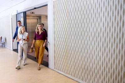 Queen Máxima pays working visit to Radboud University Medical Center, Nijmegen, The Netherlands-stock-foto