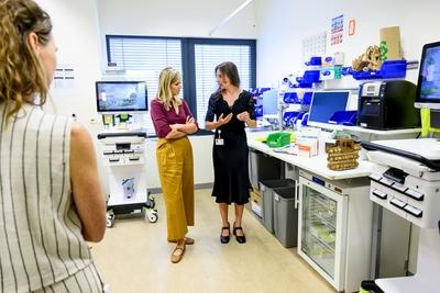 Queen Máxima pays working visit to Radboud University Medical Center, Nijmegen, The Netherlands-stock-foto