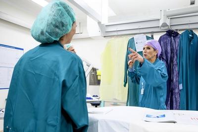 Queen Máxima pays working visit to Radboud University Medical Center, Nijmegen, The Netherlands-stock-foto