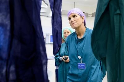 Queen Máxima pays working visit to Radboud University Medical Center, Nijmegen, The Netherlands-stock-foto
