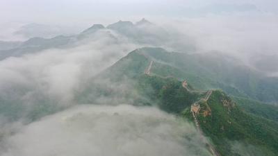 Jingshanling Great Wall in Thick Fog-stock-foto