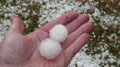 Schwere Gewitter und ein Hagelunwetter haben die Hitze in Baden-W?rttemberg abrupt beendet. Gegen 13 Uhr entluden sich h-stock-foto