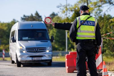 20.05.2025: Kontrollen in Pomellen an der Deutsch-Polnischen Grenze Pomellen Mecklenburg - Vorpommern Deutschland *** 20-stock-photo