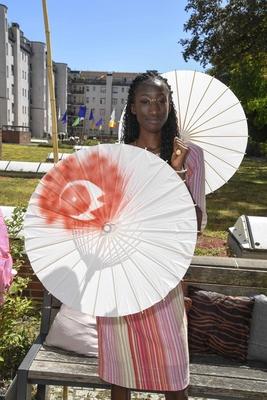 Awa Ndiaye zu Gast bei der Fashion Show von Anja Gockel Von welchen Farben traeumt dein Glueck in Rahmen der Berlin Fashion Week 2025 am 01.Juli 2025 in Berlin Berlin Deutschland *** Awa Ndiaye as a guest at the fashion show by Anja Gockel Von welchen Farben traeumt dein Glueck at Berlin Fashion Week 2025 on 01 July 2025 in Berlin Berlin Germany-stock-foto