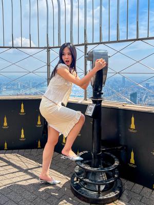 Bibi visits empire state building to celebrate first world tour-stock-foto