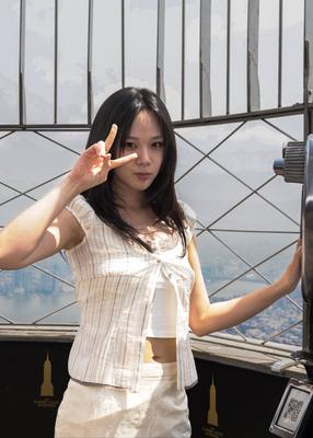 Bibi visits empire state building to celebrate first world tour-stock-foto