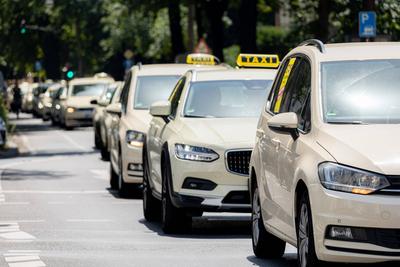 Bundesweite Aktion der Taxi-Fahrer in Bonn 02.07.2025-stock-foto