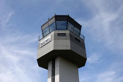 Ein Tower des St?tzpunktes zu sehen beim Besuch von Bundesverteidigungsminister Boris Pistorius (SPD) im Fliegerhorst in-stock-foto