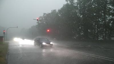 Heftige Gewitter und Unwetter beenden die Hitzewelle in Westdeutschland. Fr?her als geplant zogen Unwetter ?ber Westdeut-stock-foto
