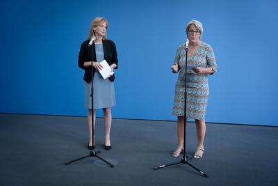 Pressekonferenz, Karin Prien-stock-foto