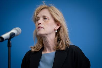 Pressekonferenz, Karin Prien-stock-foto