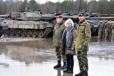Antrittsbesuch der Verteidigungsministerin Christine Lambrecht beim Deutschen Heer Bei ihrem Antrittsbesuch beim Deutsc-stock-foto