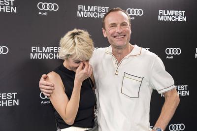 Julia Koschitz, Mark Waschke-stock-foto