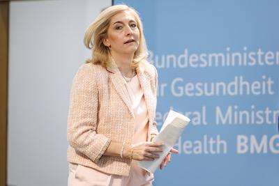 Pressekonferenz mit Bundesgesundheitsministerin Nina Warken (CDU)-stock-foto