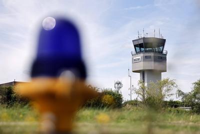 Ein Tower des St?tzpunktes zu sehen beim Besuch von Bundesverteidigungsminister Boris Pistorius (SPD) im Fliegerhorst in-stock-foto