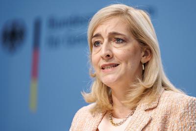 Pressekonferenz mit Bundesgesundheitsministerin Nina Warken (CDU)-stock-foto