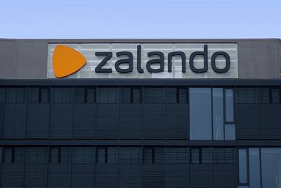 Gesch?ftsstelle von Zalando in Berlin Gesch?ftsstelle von Zalando in Berlin, 28.04.2024, Friedrichshain, Berlin, Der Zal-stock-foto